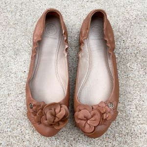 Like New Tory Burch Blossom Ballet Flats in Royal Tan Leather